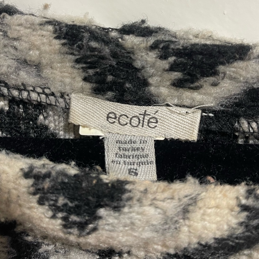 Ecote Geometric Sweater - Picture 2 of 3